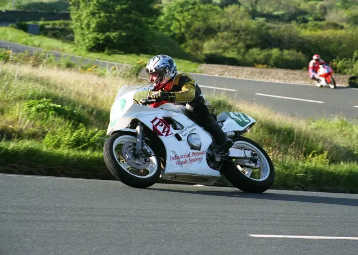 Framed Print : Phillip Shaw (Yamaha) 2002 Lightweight 400 TT
