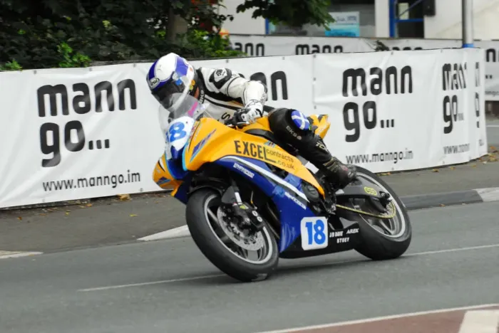 Framed Print : Rab Davie (Yamaha) 2013 Junior Manx Grand Prix