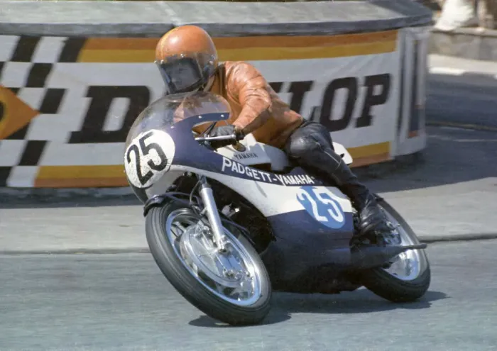 Framed Print : Bill Rae (Padgett Yamaha) 1973 Junior TT Framed Print : Bill Rae (Padgett Yamaha) 1973 Junior TT