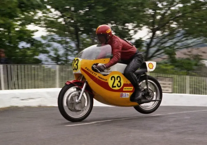 Framed Print : Bill Rae (Padgett Yamaha) 1974 Senior TT Framed Print : Bill Rae (Padgett Yamaha) 1974 Senior TT