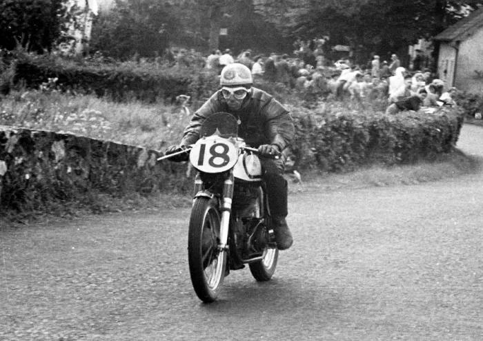 Framed Print : Rally Dean (Norton) 1952 Senior Ulster Grand Prix