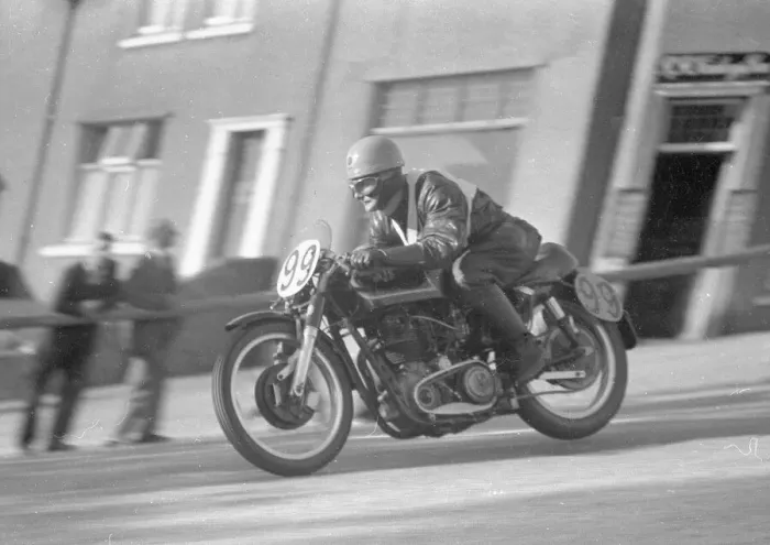 Framed Print : Ralph Chambers (AJS) 1958 Junior Snaefell Manx Grand Prix Framed Print : Ralph Chambers (AJS) 1958 Junior Snaefell Manx Grand Prix