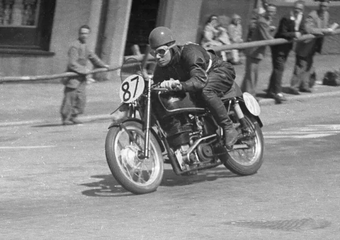 Framed Print : Ralph Seymour (Velocette) 1952 Junior TT Framed Print : Ralph Seymour (Velocette) 1952 Junior TT