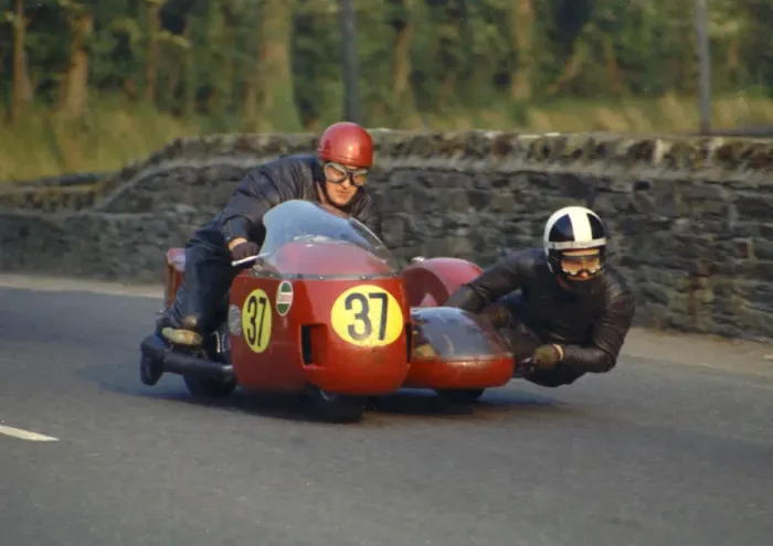 Framed Print : Ray Bell & Gordon Russell (BSA) 1971 750 Sidecar TT Framed Print : Ray Bell & Gordon Russell (BSA) 1971 750 Sidecar TT