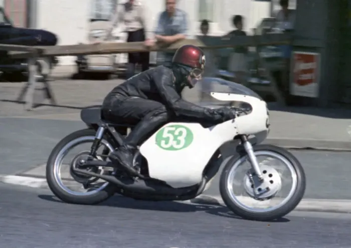 Framed Print : Ray Breingan (Yamaha) 1968 Lightweight TT Framed Print : Ray Breingan (Yamaha) 1968 Lightweight TT