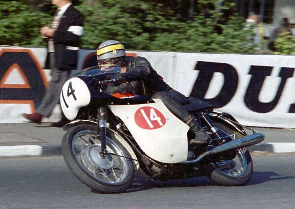 Ray Pickrell (Triumph) 1967 Production TT