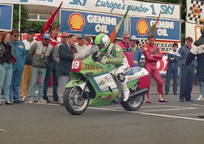 Framed Print : Ray Swann (Kawasaki) 1988 Production A TT Framed Print : Ray Swann (Kawasaki) 1988 Production A TT