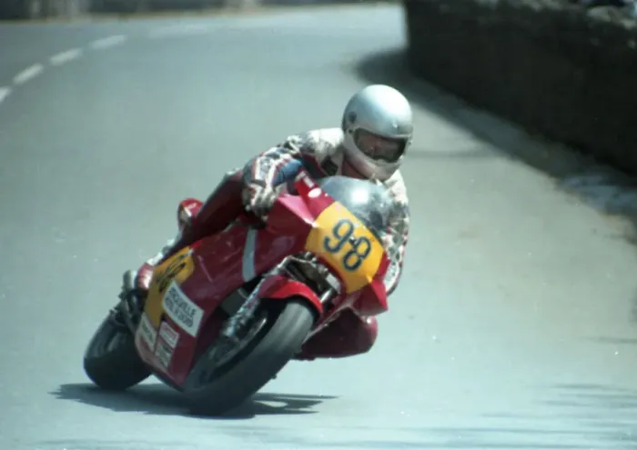 Framed Print : Ray Swann (Suzuki) 1985 Senior TT Framed Print : Ray Swann (Suzuki) 1985 Senior TT
