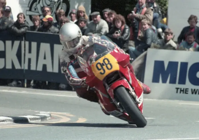 Framed Print : Ray Swann (Suzuki) 1985 Senior TT Framed Print : Ray Swann (Suzuki) 1985 Senior TT