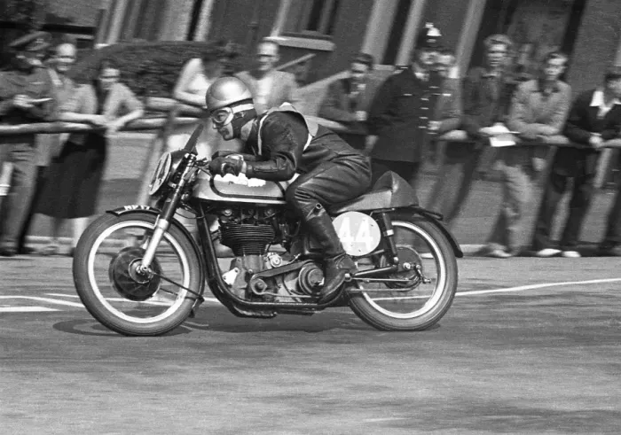 Framed Print : Ray Travers (Norton) 1953 Junior TT Framed Print : Ray Travers (Norton) 1953 Junior TT