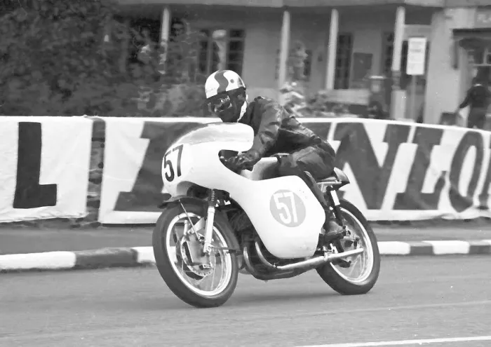 Framed Print : Raymond Spinks (Yamaha) 1966 Lightweight Manx Grand Prix Framed Print : Raymond Spinks (Yamaha) 1966 Lightweight Manx Grand Prix