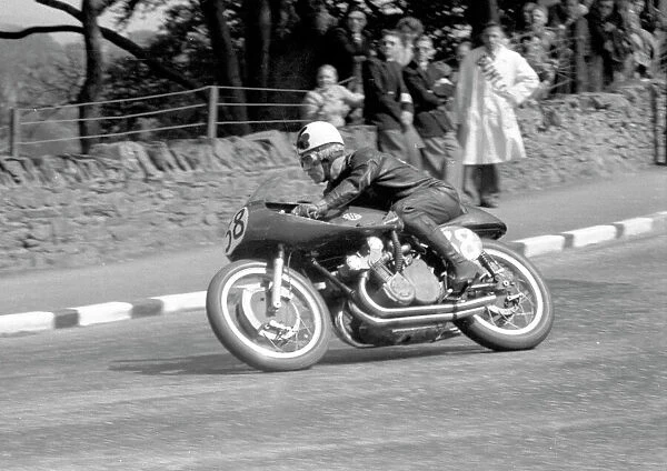 Reg Armstrong (Gilera) at Quarter Bridge: 1955 Senior TT