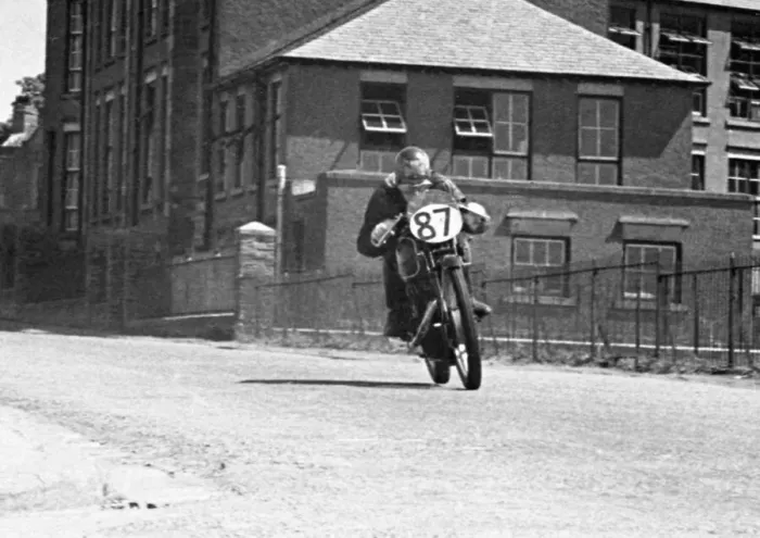 Framed Print : Reg Armstrong (Velocette) 1950 Junior TT Framed Print : Reg Armstrong (Velocette) 1950 Junior TT