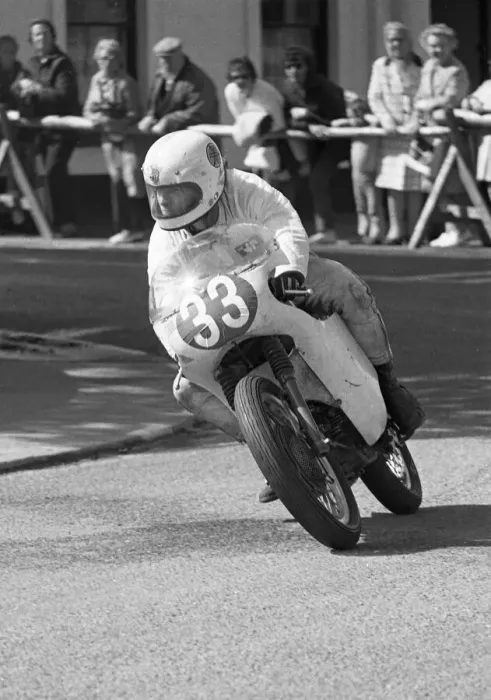 Framed Print : Reg Lennon (Aermacchi) 1973 Lightweight Manx Grand Prix Framed Print : Reg Lennon (Aermacchi) 1973 Lightweight Manx Grand Prix