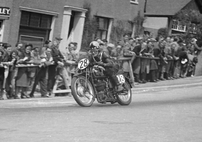Framed Print : Reg McDonald (Velocette) 1950 Senior TT Framed Print : Reg McDonald (Velocette) 1950 Senior TT