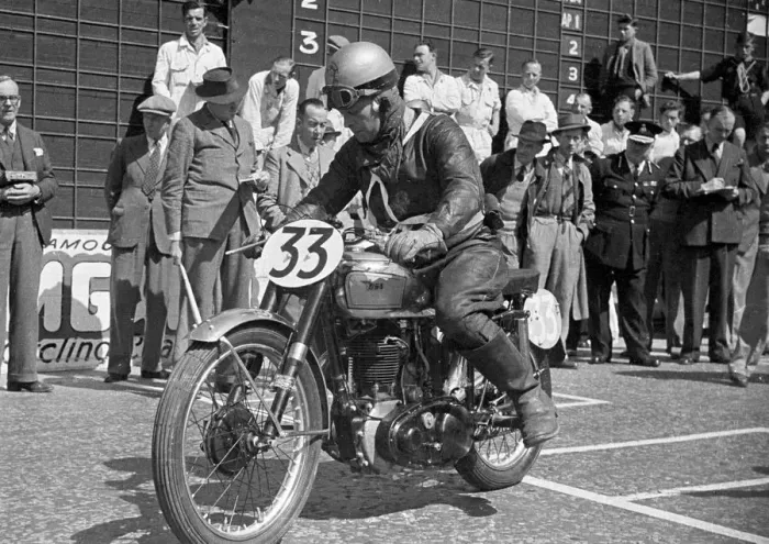 Framed Print : Reg Slinn (BSA) 1948 Junior Clubman TT Framed Print : Reg Slinn (BSA) 1948 Junior Clubman TT