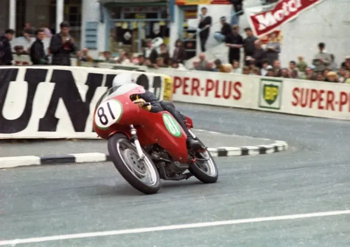 Framed Print : Renzo Pasolini (Aermacchi) 1965 Lightweight TT Framed Print : Renzo Pasolini (Aermacchi) 1965 Lightweight TT