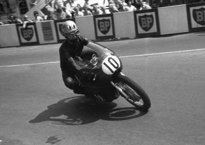 Framed Print : Renzo Pasolini (Benelli) 1967 Junior TT Framed Print : Renzo Pasolini (Benelli) 1967 Junior TT