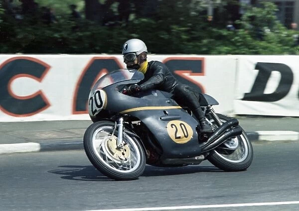 Renzo Pasolini (Benelli) 1967 Senior TT