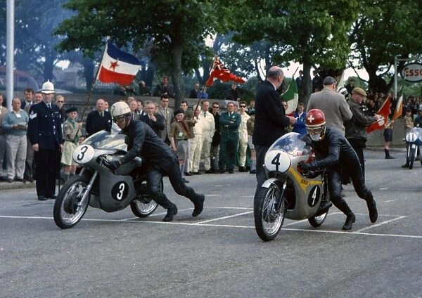 Rex Avery (EMC) and Luigi Taveri (Honda) 1965 Ultra Lightweight TT