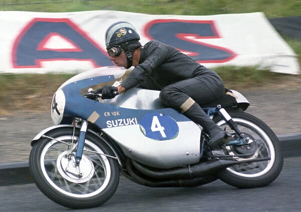 Rex Butcher (Crooks Suzuki) 1968 Junior TT