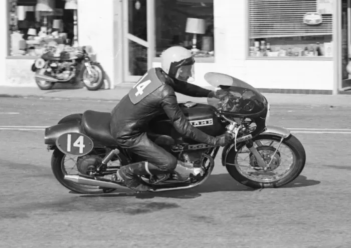 Framed Print : Richard Brown (Norton) 1972 Production TT Framed Print : Richard Brown (Norton) 1972 Production TT