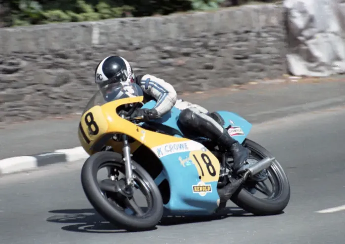 Framed Print : Richard Coates (Yamaha) 1985 Senior TT