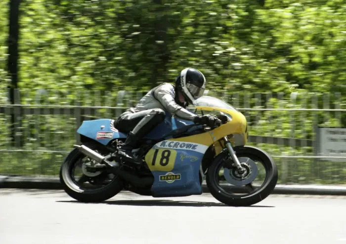 Framed Print : Richard Coates (Yamaha) 1985 Senior TT Framed Print : Richard Coates (Yamaha) 1985 Senior TT