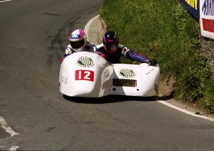 Framed Print : Richard Crossley & Rob Parker (Shelbourne Yamaha) 1995 Sidecar TT Framed Print : Richard Crossley & Rob Parker (Shelbourne Yamaha) 1995 Sidecar TT