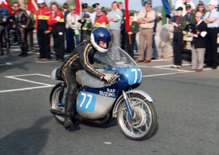Framed Print : Richard Fitzsimmons (RAF Suzuki) 1984 Historic TT Framed Print : Richard Fitzsimmons (RAF Suzuki) 1984 Historic TT