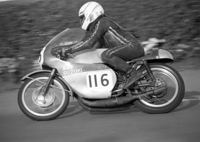 Framed Print : Richard Fitzsimmons (Suzuki) 1986 Classic Junior Manx Grand Prix Framed Print : Richard Fitzsimmons (Suzuki) 1986 Classic Junior Manx Grand Prix