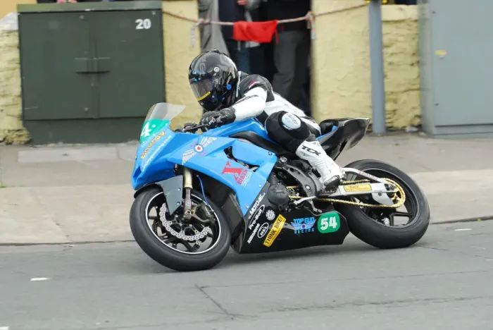 Framed Print : Richard Gelder (Kawasaki) 2014 Lightweight TT
