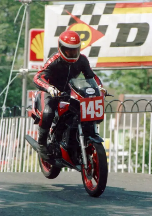 Framed Print : Richard Kneen (Yamaha) 1986 Production C TT Framed Print : Richard Kneen (Yamaha) 1986 Production C TT