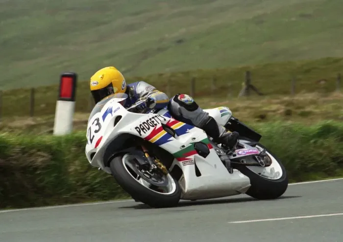 Framed Print : Richard Quayle (Suzuki) 2002 Formula One TT