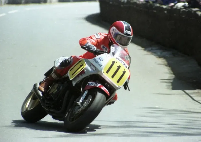 Framed Print : Richard Scoular (Yamaha) 1985 Senior TT Framed Print : Richard Scoular (Yamaha) 1985 Senior TT
