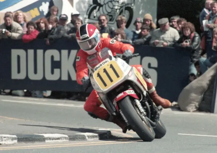 Framed Print : Richard Scoular (Yamaha) 1985 Senior TT Framed Print : Richard Scoular (Yamaha) 1985 Senior TT