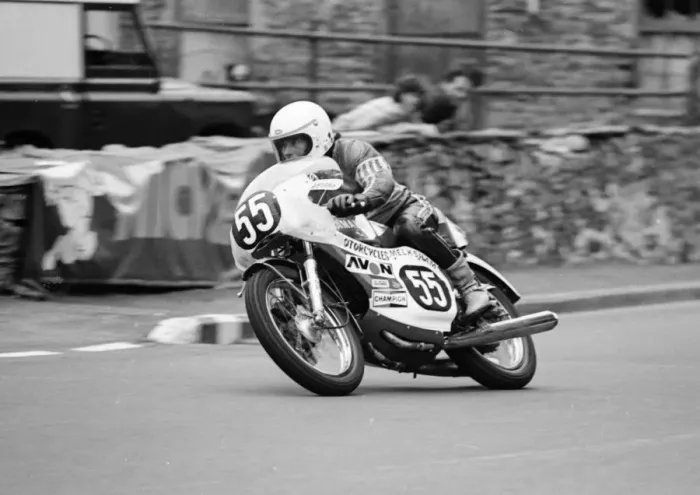 Framed Print : Richard Stevens (Yamaha) 1977 Formula 3 TT Framed Print : Richard Stevens (Yamaha) 1977 Formula 3 TT