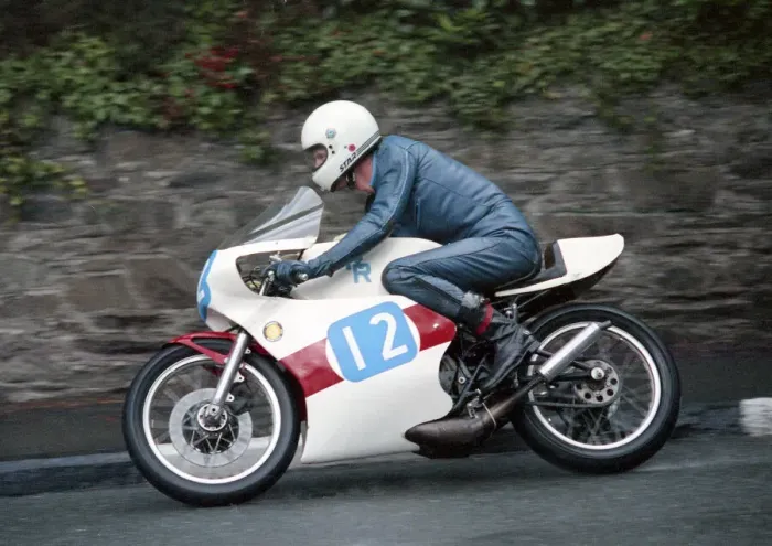 Framed Print : Rick Rogers (Yamaha) 1990 Junior Manx Grand Prix