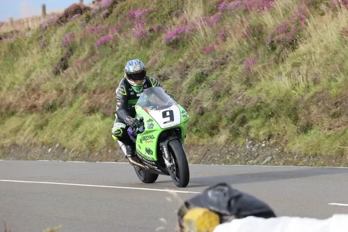 Framed Print : Rob Hodson Kawasaki 2022 Classic Superbike Manx Grand Prix