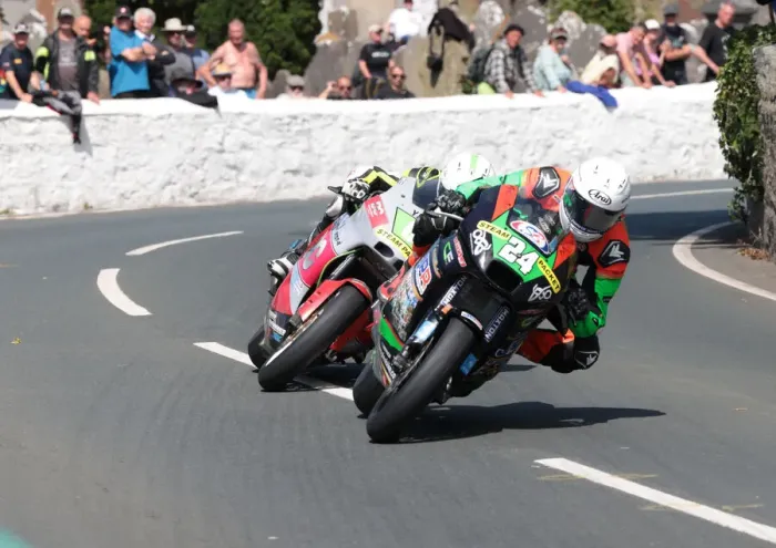 Framed Print : Rob Hodson (Kawasaki) and Jamie Coward (Kawasaki) 2022 Southern 100 Framed Print : Rob Hodson (Kawasaki) and Jamie Coward (Kawasaki) 2022 Southern 100