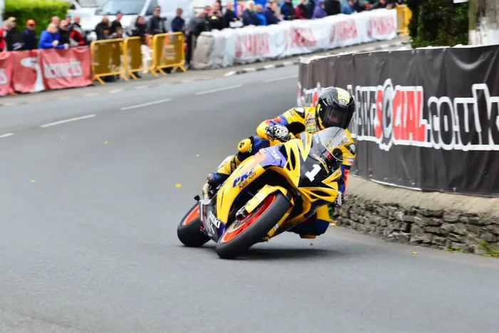 Framed Print : Rob Hodson (PRF Suzuki) 2015 Junior Manx Grand Prix