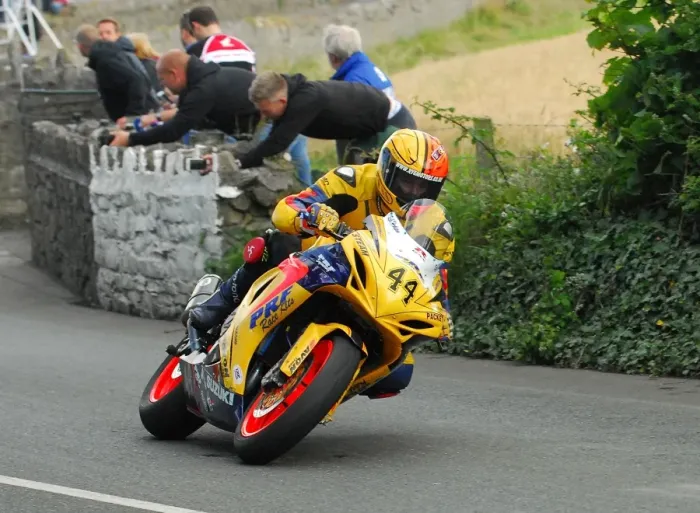 Framed Print : Rob Hodson (PRF Suzuki) 2016 Southern 100 Framed Print : Rob Hodson (PRF Suzuki) 2016 Southern 100
