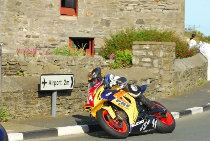 Framed Print : Rob Hodson (Suzuki) 2015 Southern 100 Framed Print : Rob Hodson (Suzuki) 2015 Southern 100