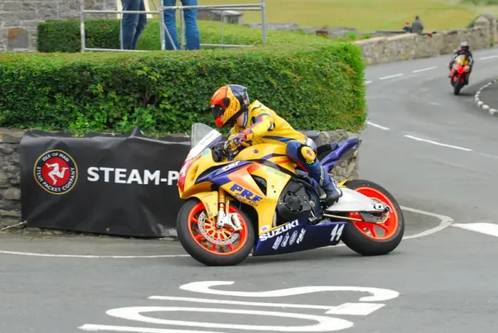 Framed Print : Rob Hodson (Suzuki) 2016 Southern 100 Framed Print : Rob Hodson (Suzuki) 2016 Southern 100