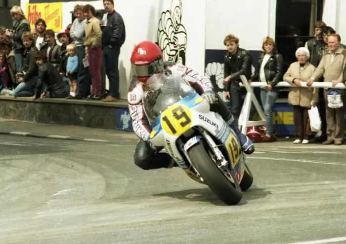 Framed Print : Rob McElnea (Suzuki) 1984 Senior TT Framed Print : Rob McElnea (Suzuki) 1984 Senior TT