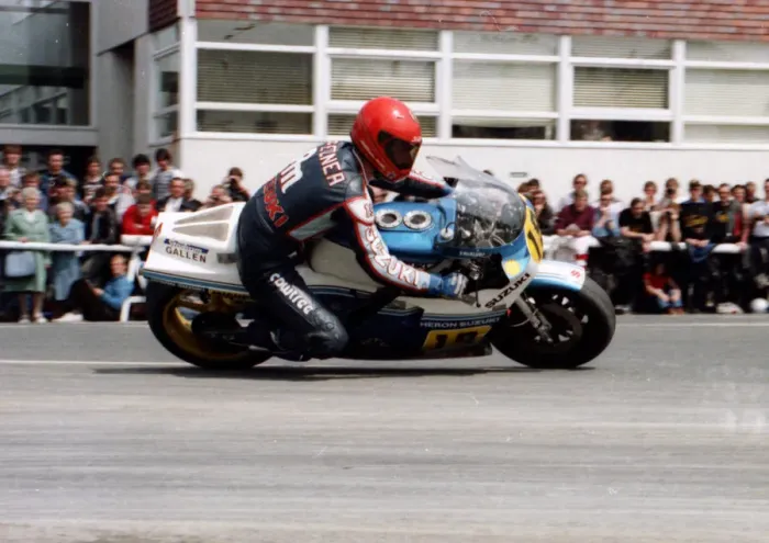 Framed Print : Rob McElnea (Suzuki) 1984 Senior TT Framed Print : Rob McElnea (Suzuki) 1984 Senior TT