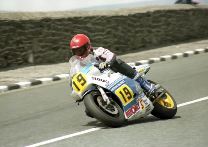Framed Print : Rob McElnea (Suzuki) 1984 Senior TT Framed Print : Rob McElnea (Suzuki) 1984 Senior TT