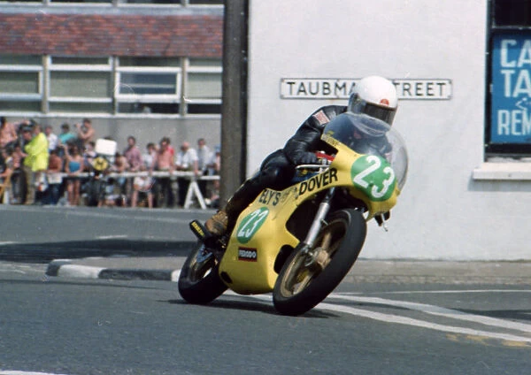 Rob Vine (Ely Maxton) 1982 Junior TT