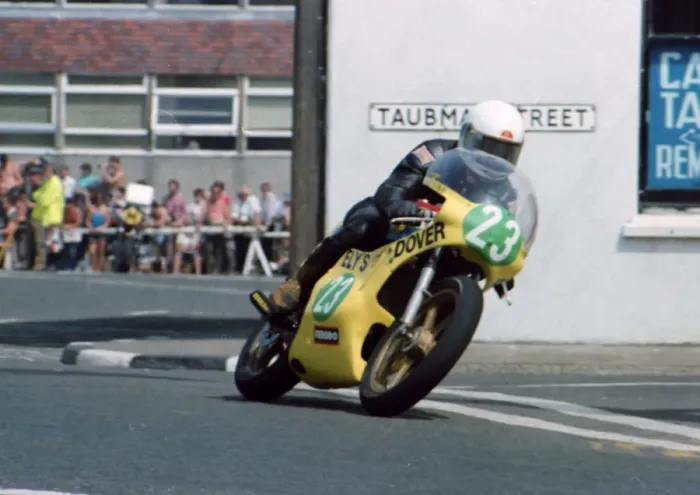 Framed Print : Rob Vine (Ely Maxton) 1982 Junior TT Framed Print : Rob Vine (Ely Maxton) 1982 Junior TT
