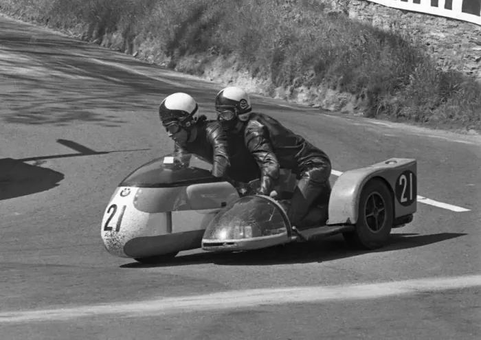 Framed Print : Rob Williamson & Jack McPherson (BMW) 1973 500 Sidecar TT Framed Print : Rob Williamson & Jack McPherson (BMW) 1973 500 Sidecar TT
